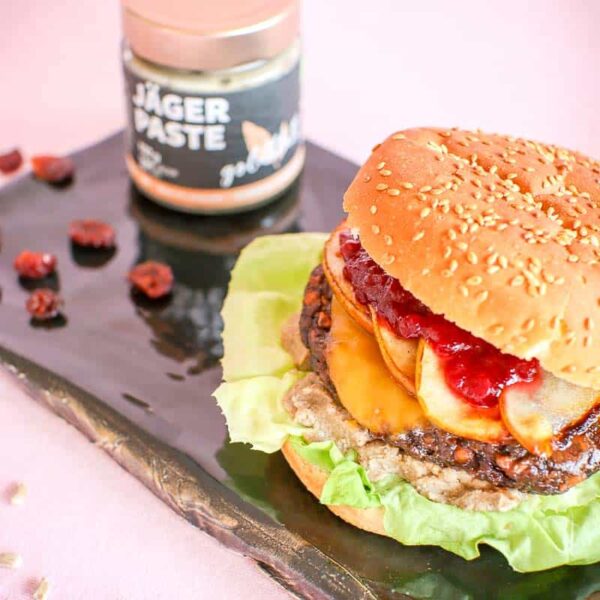 Veganer Wild-Burger mit Jägerpaste